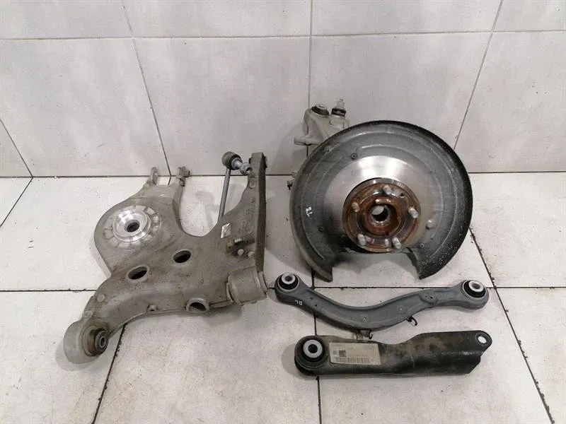 Land Rover Range Rover Sport (L494) Range Rover Sport L494 Left Rear Hub LR043594 Wheel Bearing Housing Rear Left - Body type: SUV
Fuel: Petrol