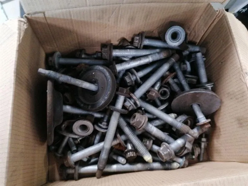 Land Rover Range Rover (L405) LAND ROVER RANGE ROVER L405 SUSPENSION SCREWS - Body type: SUV
Fuel: Diesel