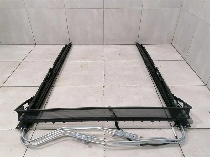 Land Rover Range Rover Sport (L494) Land Rover Range Rover Sport L494 Sunroof Frame LR163712 Sunroof Frame- Body type: SUV
Fuel: Petrol