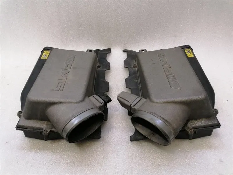 Mercedes-Benz CLS (C219) Mercedes CLS W219 Air Filter Box A1560900401 Air Filter Box A1560900301- Body type: Saloon
Fuel: Petrol
