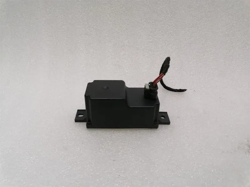 Mercedes C Class W205 Voltage Converter A2054400073 Voltage Converter A2059052809-