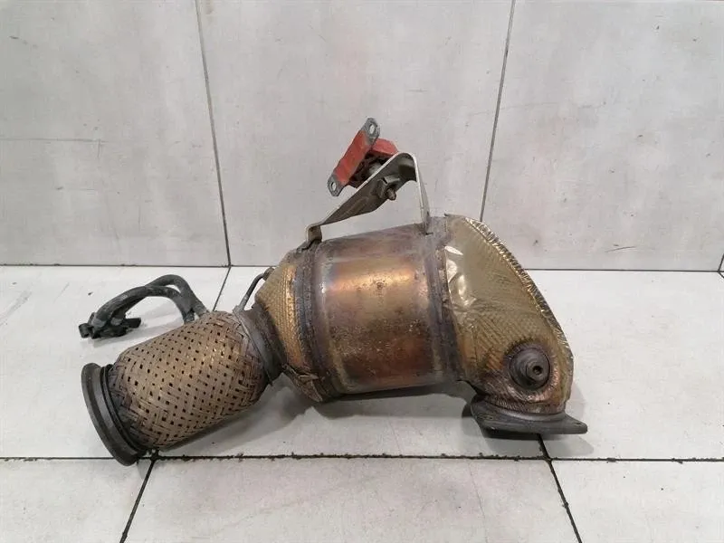 Audi R8 Audi R8 4S V10 RWD Catalytic Converter 4S0131765 Catalytic Converter - Body type: Coupe
Fuel: Petrol
