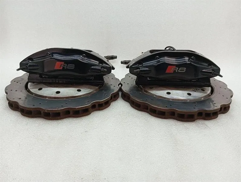 Audi R8 Audi R8 Type 42 V10 5.2 Spyder Rear Brake Set 420615406J Rear Brake System- Body type: Convertible
Fuel: Petrol