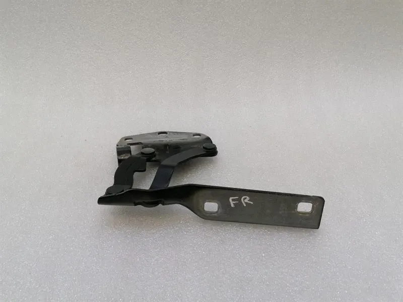 Audi R8 Audi R8 4S V10 RWD Bonnet Hinge RHS 4S0823302B Hood Hinge Right- Body type: Coupe
Fuel: Petrol
