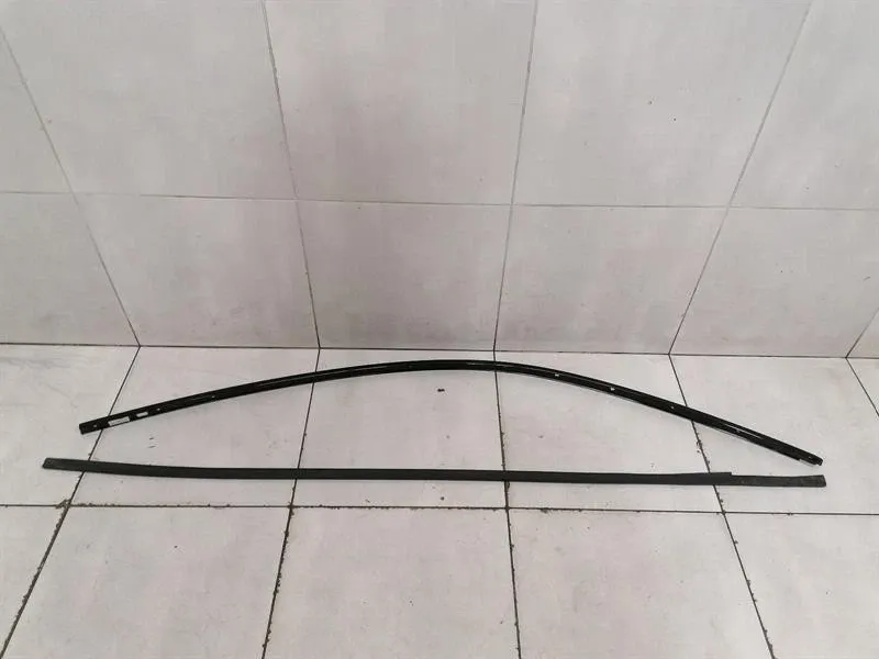 Audi R8 4S V10 RWD Right Roof Moulding 4S8853706 Right Roof Strip -