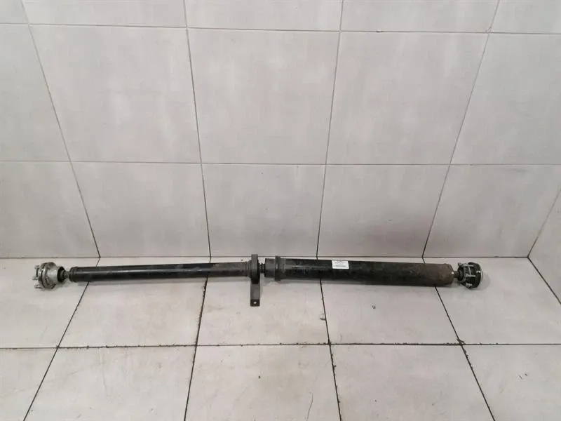 Audi R8 Audi R8 Type 42 V10 5.2 Spyder Propshaft 420521101C Propshaft - Body type: Convertible
Fuel: Petrol