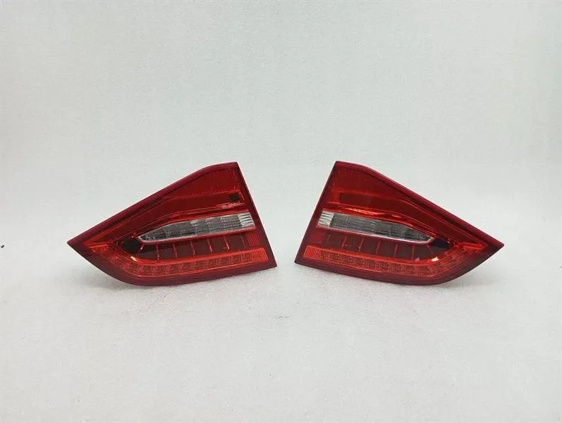 Audi A4 (B8) Audi RS4 B8 8K rear light 8K9945094E set taillight wagon set- Body type: Saloon
Fuel: Petrol