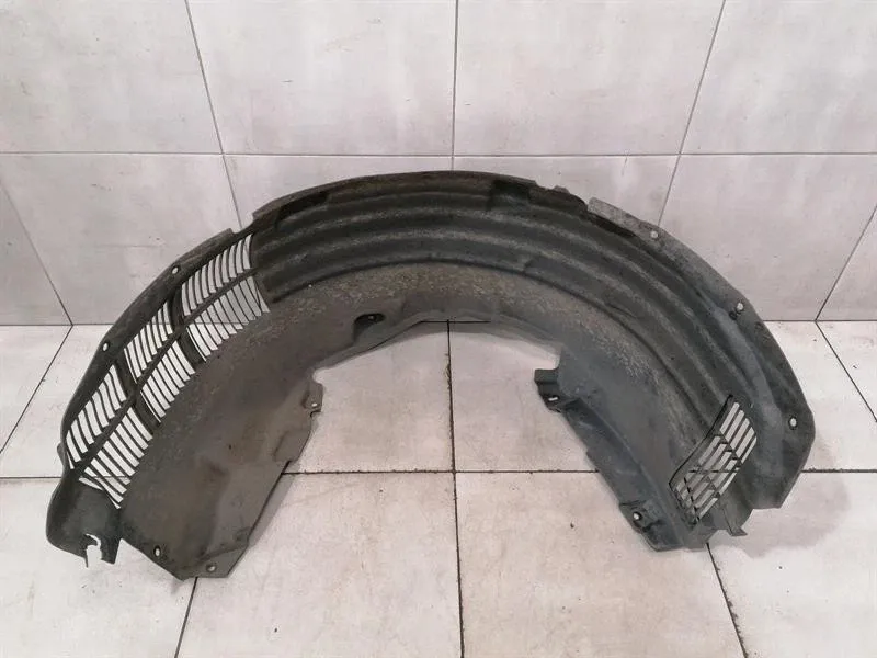 Audi R8 Audi R8 Type 42 Spyder RLH Wheel Arch Liner 420810171P Rear L Wheel Arch Cover - Body type: Convertible
Fuel: Petrol