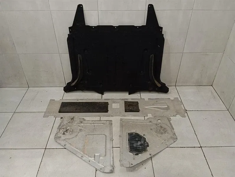 Audi R8 Audi R8 4S V10 RWD Undertray 4S0825208C Underbody Trim- Body type: Coupe
Fuel: Petrol