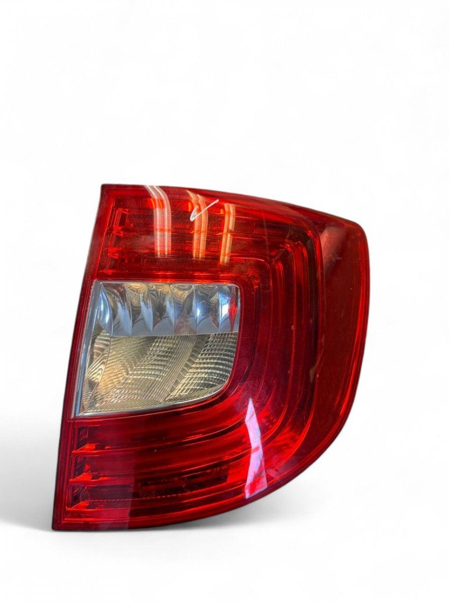 3T9945096A Tail light, right SKODA SUPERB II (3T4, 3T5) (2008-2015)