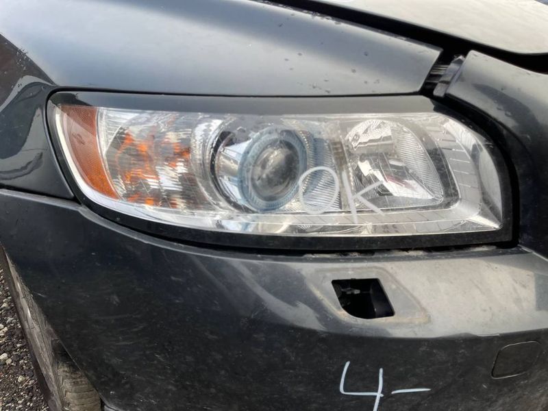 Headlight right VOLVO S40 / V50 / C30 / C70 (MS, MW) (2004-2012)
