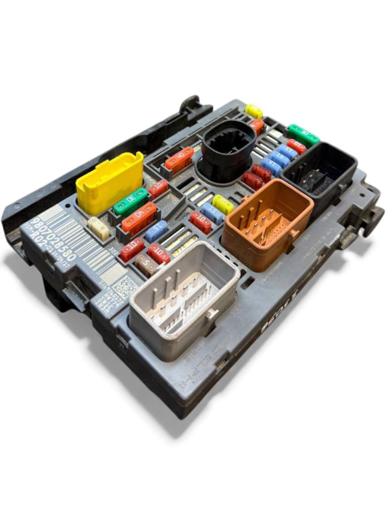 Citroen C5 Body control module (BCM) 9807028580 R02 BSMR02 BSMR0200 Body control mod...