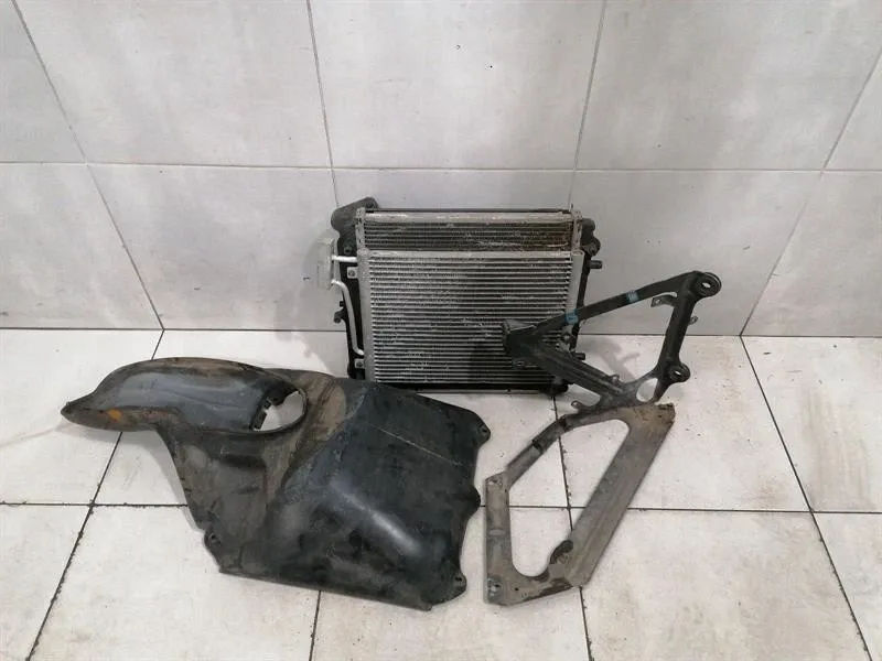 Porsche 911 (996) Porsche 911 996 right water radiator 99610613251 right water cooler radiator- Body type: Coupe
Fuel: Petrol