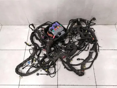 Faisceau de câblage moteur Maserati Quattroporte M139 270730 (conduite à droite) -