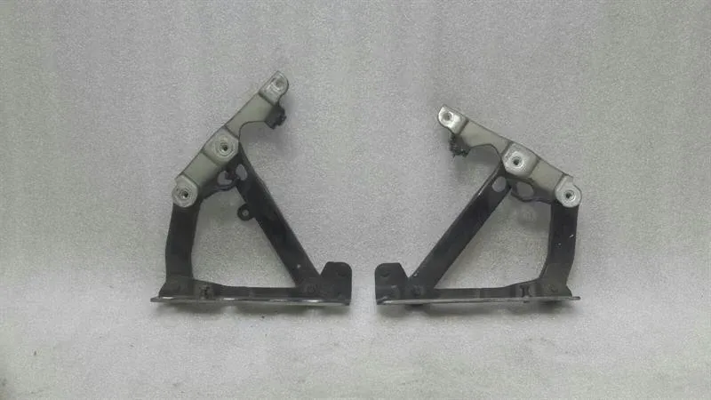 Mercedes-Benz SLK (R171) MERCEDES SLK R171 BONNET HINGE SET A1718800128 BONNET HINGES SET- Body type: Convertible
Fuel: Petrol