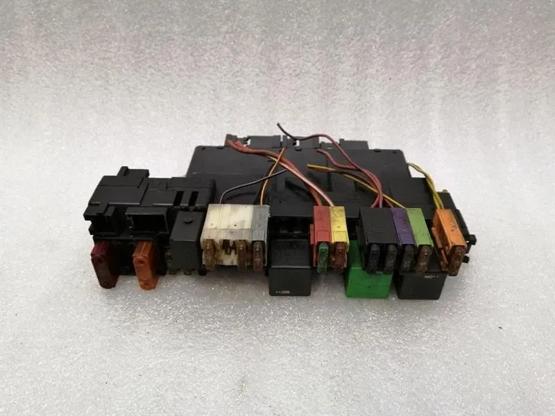 Mercedes SL R230 Fuse Box A2305450932 Fuse Box-