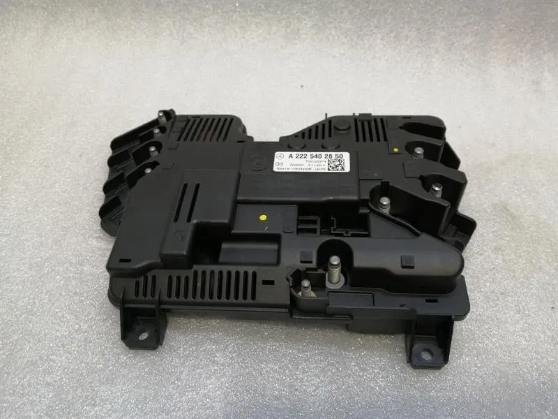 Mercedes-Benz A (W176) Mercedes CL W217 Fuse Box A2225402850 Fuse Box- Body type: Coupe
Fuel: Petrol