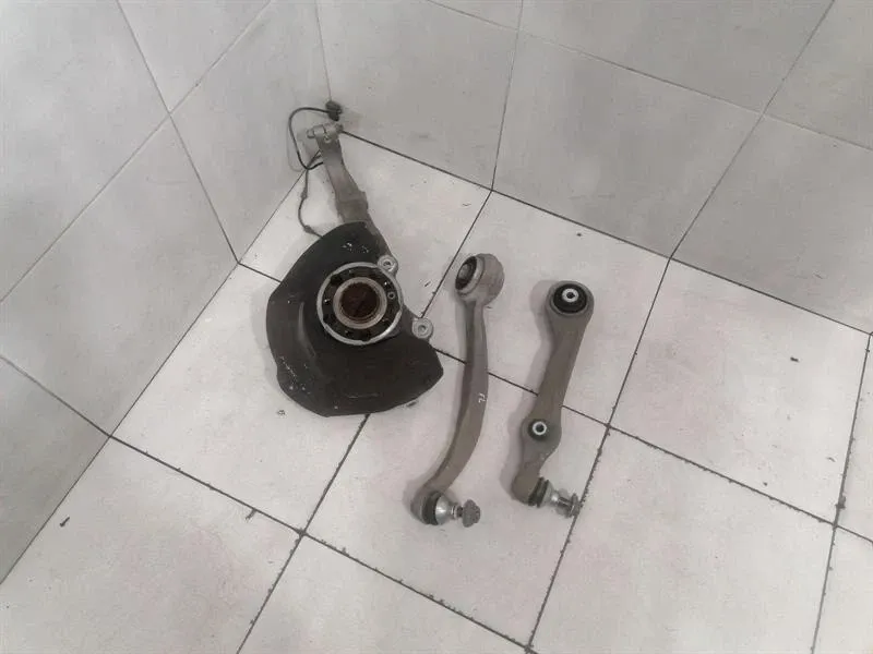 Mercedes CL W217 Left Front Hub A2223321901 Wheel Bearing Housing Front Left -