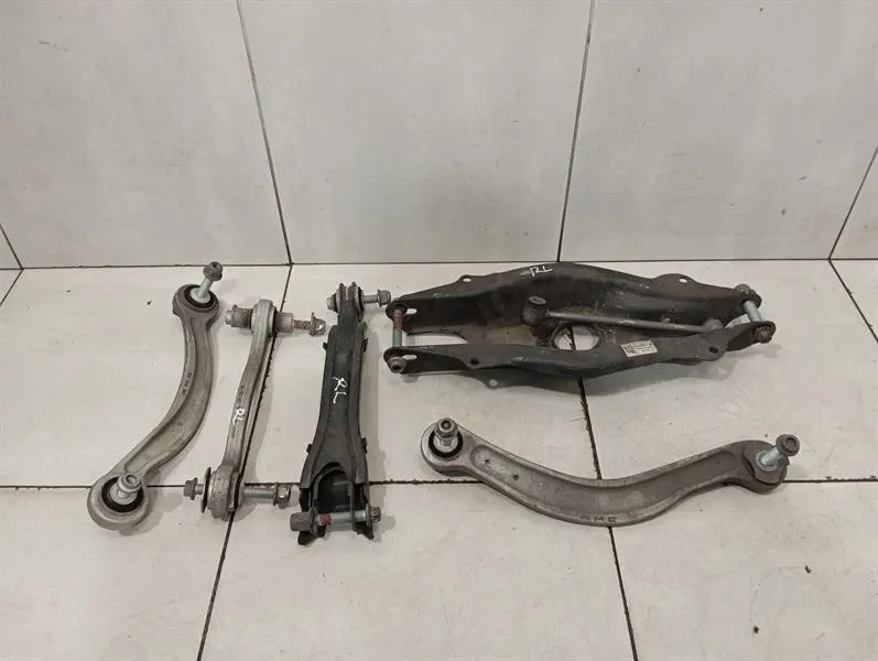 Mercedes-Benz A (W176) Mercedes C AMG W205 Left Rear Wishbone A2053522000 Rear Left Wishbone - Body type: Coupe
Fuel: Petrol
