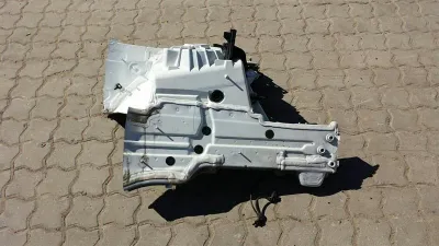 Mercedes Classe C W205 Jambe de châssis avant droite A2056208800 Passage de roue avant droit