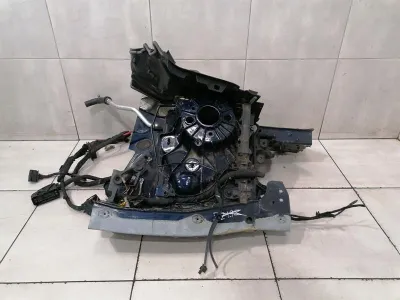 Mercedes E Klasa W238 Prawa przednia noga podwozia A2136208800 Prawy przedni nadkole