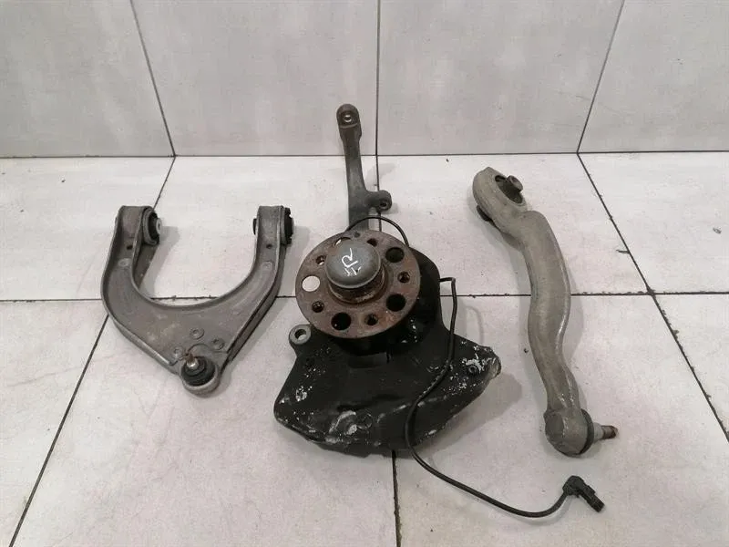 Mercedes S-Class W221 Right Front Hub A2213323001 Wheel Bearing Housing Front Right-