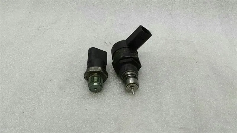 Mercedes CLK W209 Fuel Pressure Sensor A6110780449 Fuel Pressure Sensor SET-