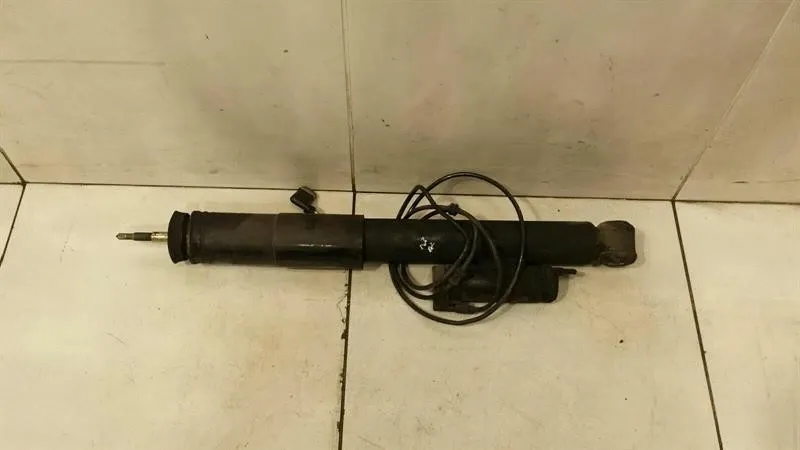 Mercedes-Benz CLS (C219) Mercedes CLS W219 shock absorber rear right A2113262700 shock absorber rear EDC- Body type: Saloon
Fuel: Petrol