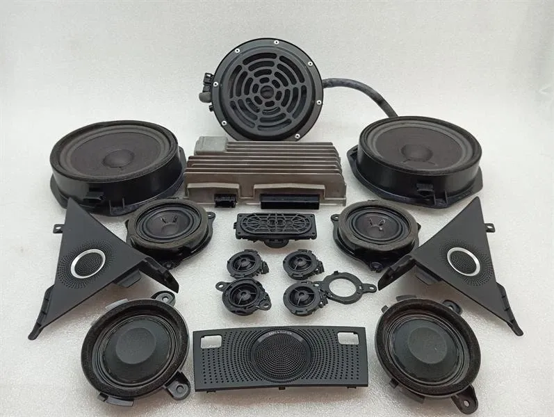 Audi R8 Audi R8 Type 42 V10 Spyder Speaker 427035223A Bang & Olufsen Speaker Set- Body type: Convertible
Fuel: Petrol