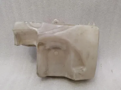 BMW 6. sērijas E63 logu mazgāšanas šķidruma tvertne 7896391 logu mazgāšanas šķidruma tvertne -