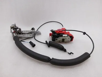 Дверной замок Ferrari 488 F142M 85730900, дверной замок левый левый-