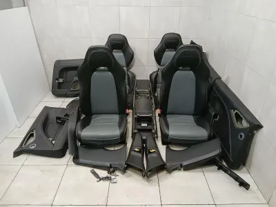 Aston Martin Rapide 10-14 places, sièges Rapide, intérieur avec télévision ventilée