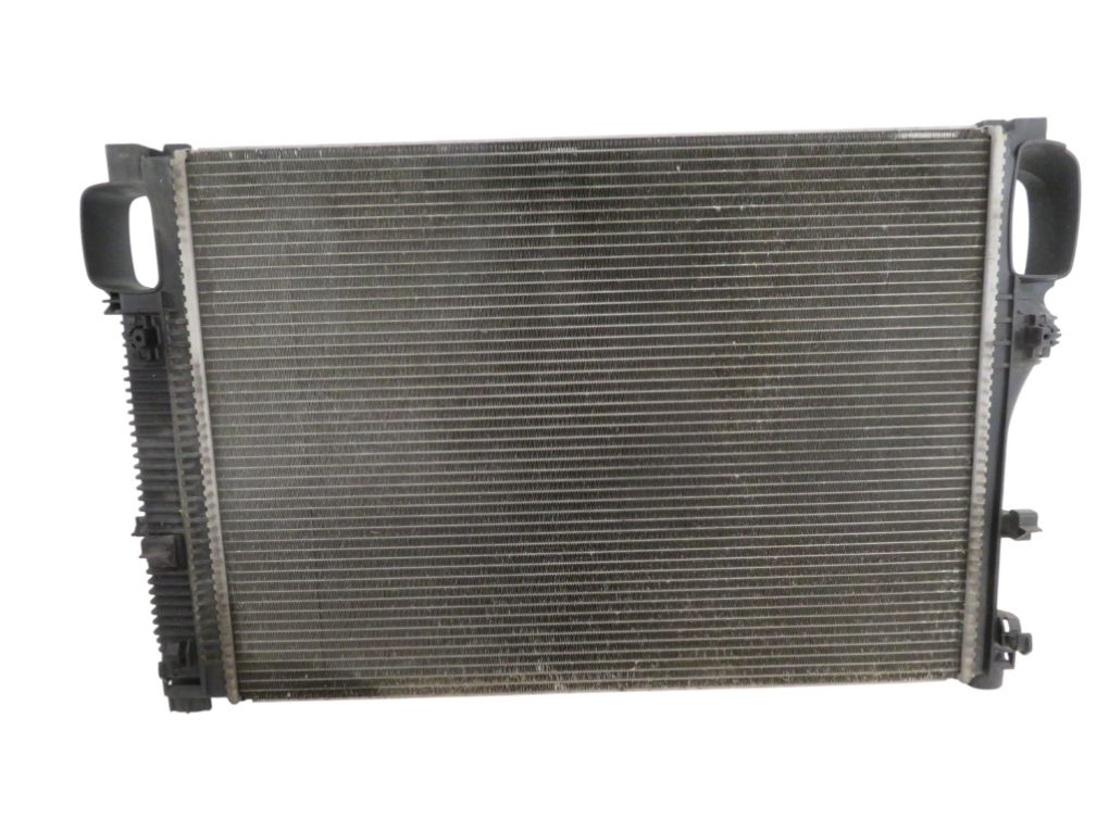 Mercedes-Benz C (W204) радиатор A2215002603 A2215002503 Radiator MERCEDES-BENZ ...