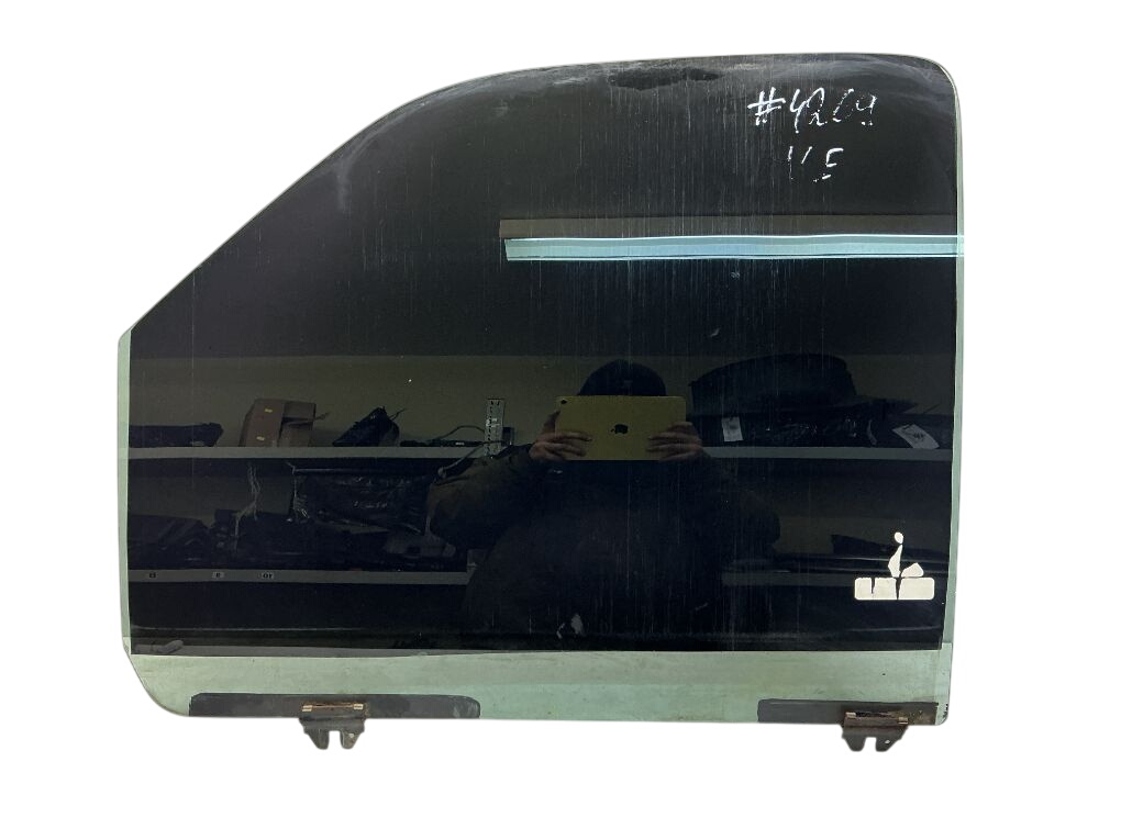 Chevrolet Express Door window glass front left 20999991 Door window glass front left CHEVROLET...
