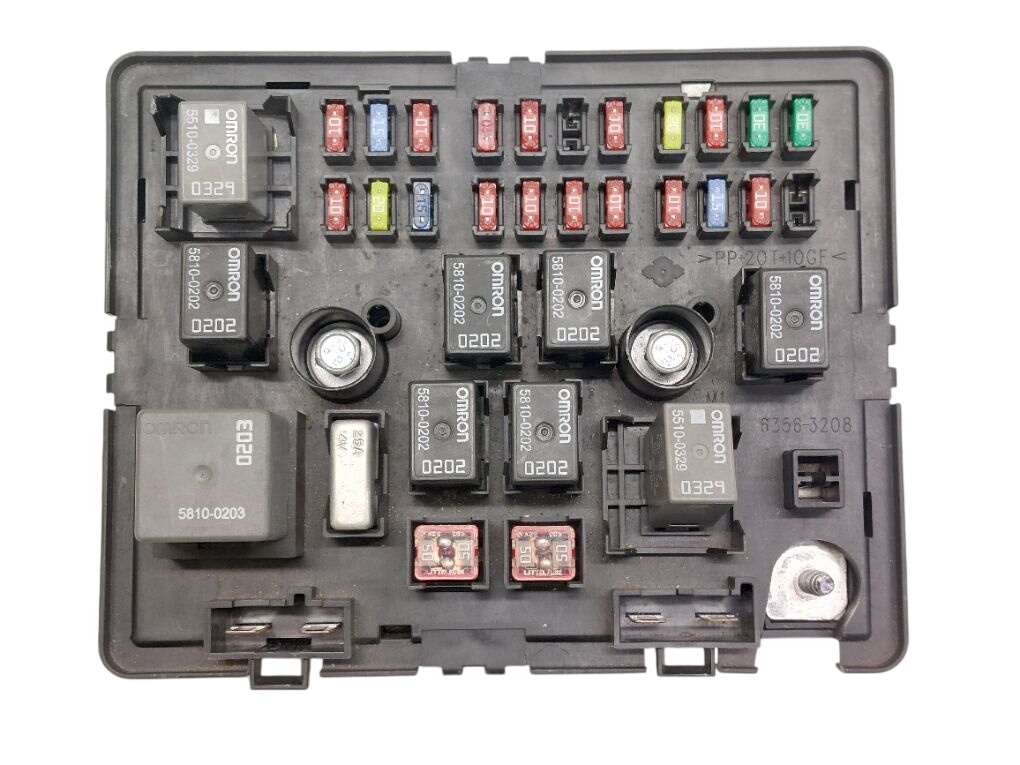 Chevrolet Express Fuse box 15930141 Fuse box CHEVROLET EXPRESS (2003-)

Pa...
