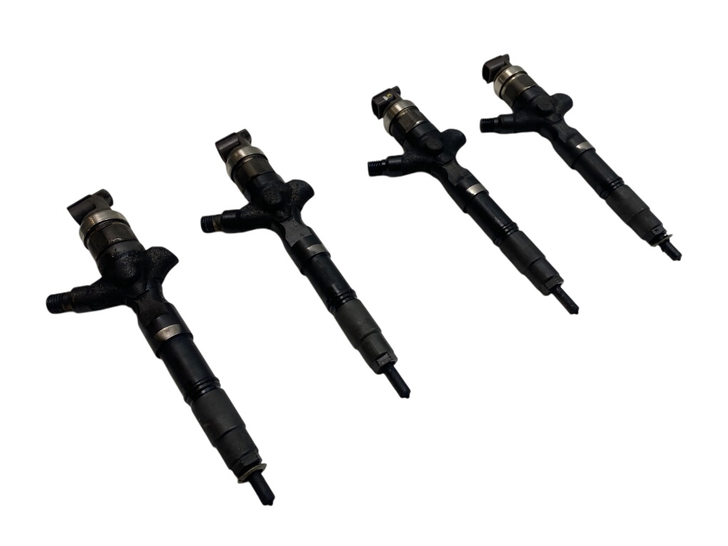 Toyota Hilux Fuel injector set 2950500460 295050-0460 Fuel injector set TOYOTA...