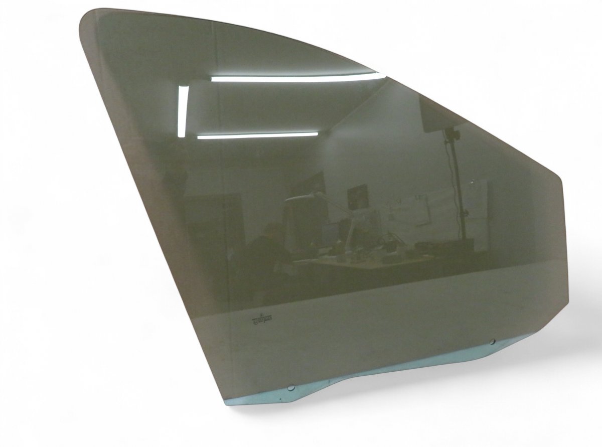 Mercedes-Benz Vaneo (W414) Door window glass front right A4147250110 Door window glass front right MERCE...