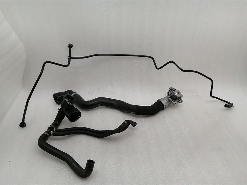 Mercedes-Benz GL / GLS (X166) MERCEDES GLS 350D Cooling Pipe A6422001156 Coolant Hose A1665001391 Body type: SUV
Fuel: Diesel