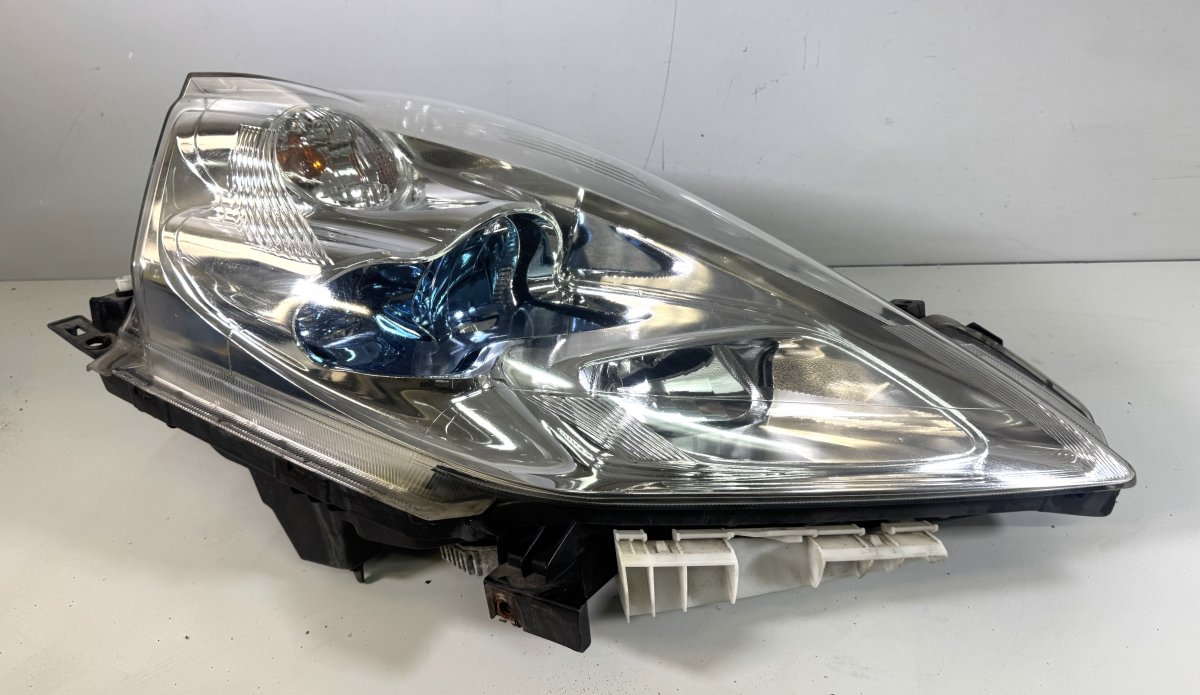 Nissan Leaf Right headlight Right headlight — NISSAN LEAF I (ZE0) (2010-201...