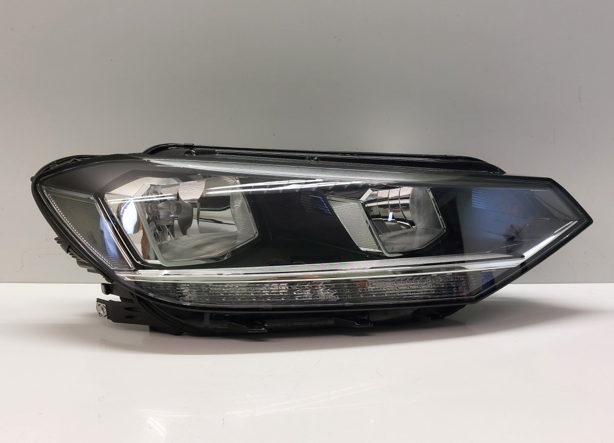 Volkswagen Touran Right headlight Right headlight — VW TOURAN (5T1) (2015-...) — ...