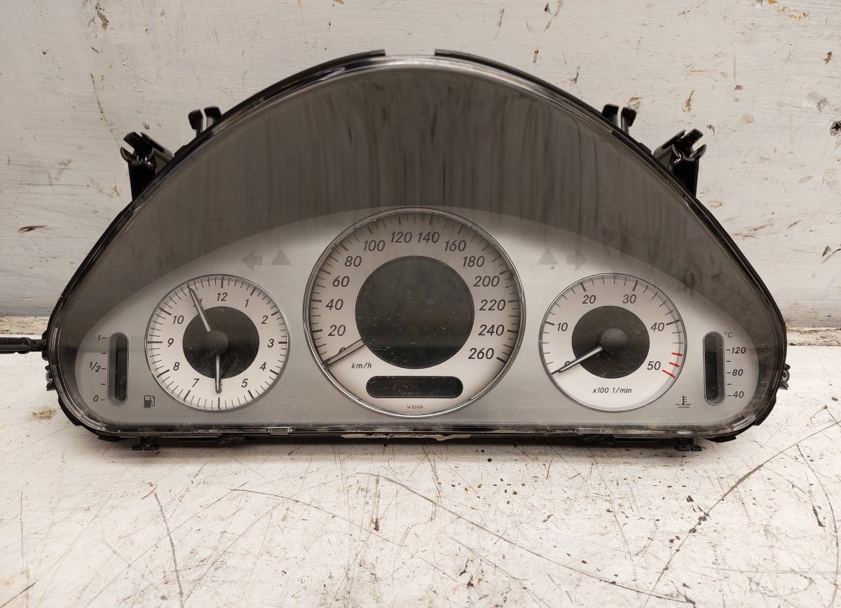 Mercedes-Benz A (W169) näidikud Instrument cluster — MERCEDES-BENZ E-CLASS (W21...