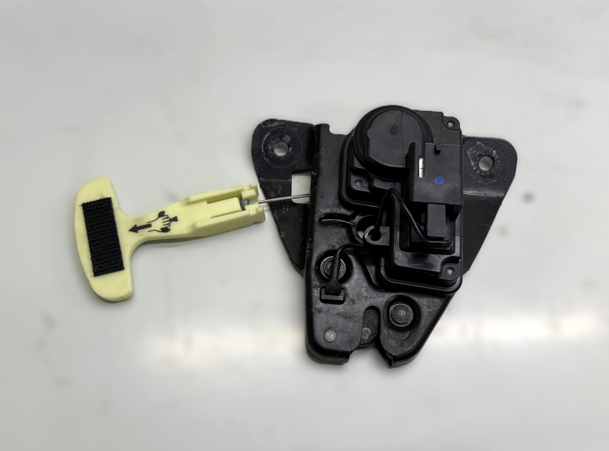 Chrysler 300 Boot lid / tailgate lock Boot lid / tailgate lock — CHRYSLER 300C II (20...