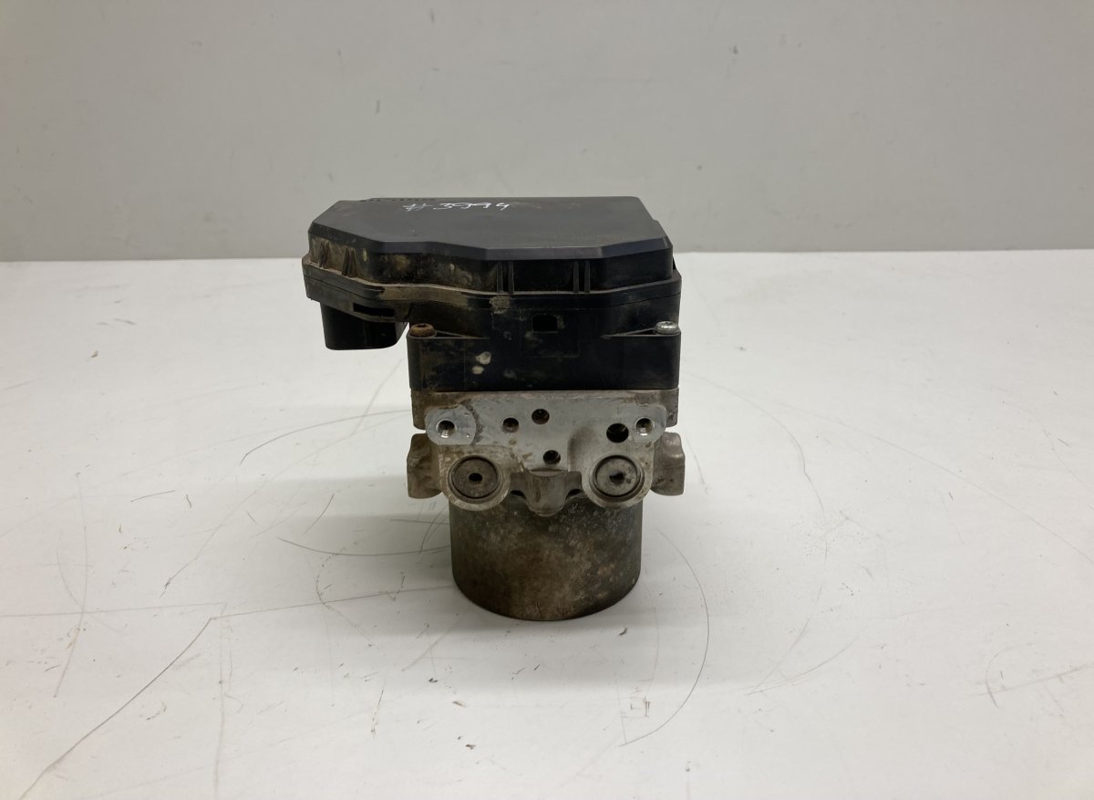 Toyota RAV4 (XA30) ABS hydraulic unit / pump