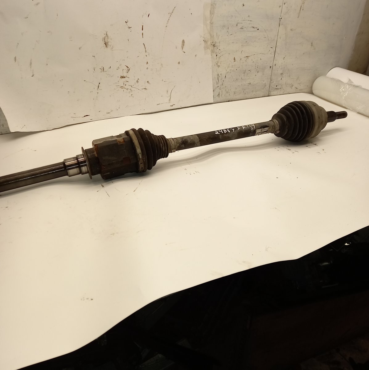 Jeep Grand Cherokee (WK) Driveshaft — front right Driveshaft — front right — JEEP GRAND CHEROKEE ...
