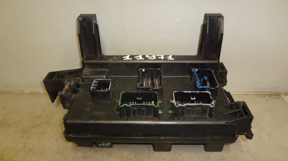 Chrysler 300C Fuse box Fuse box — CHRYSLER 300C I (2004-2010) — P05087...