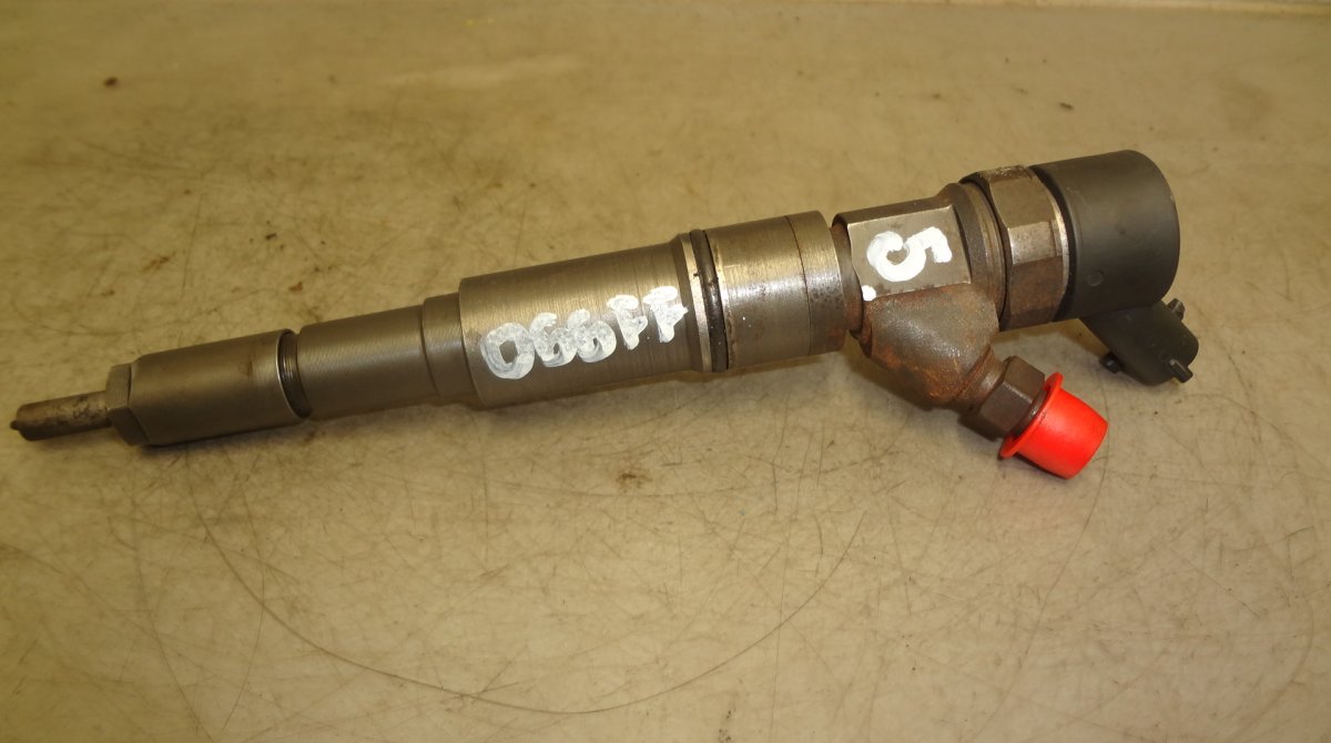 BMW 5 (E39) Fuel Injector Fuel injector — BMW 5 (E39) (1995-2004) — 77859...