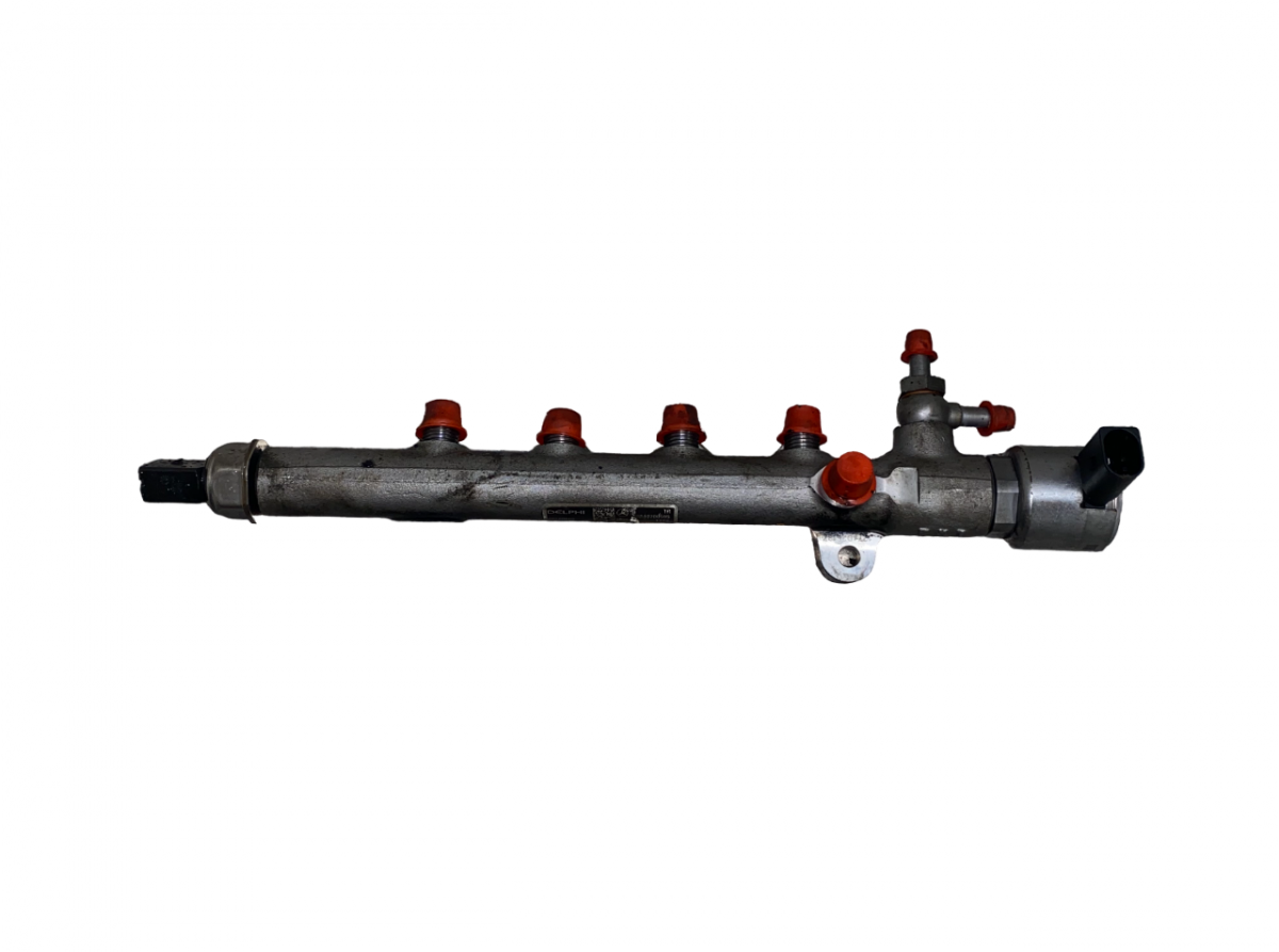 Mercedes-Benz A (W176) Fuel Distributor / fuel rail Fuel distributor / fuel rail — MERCEDES-BENZ E-...
