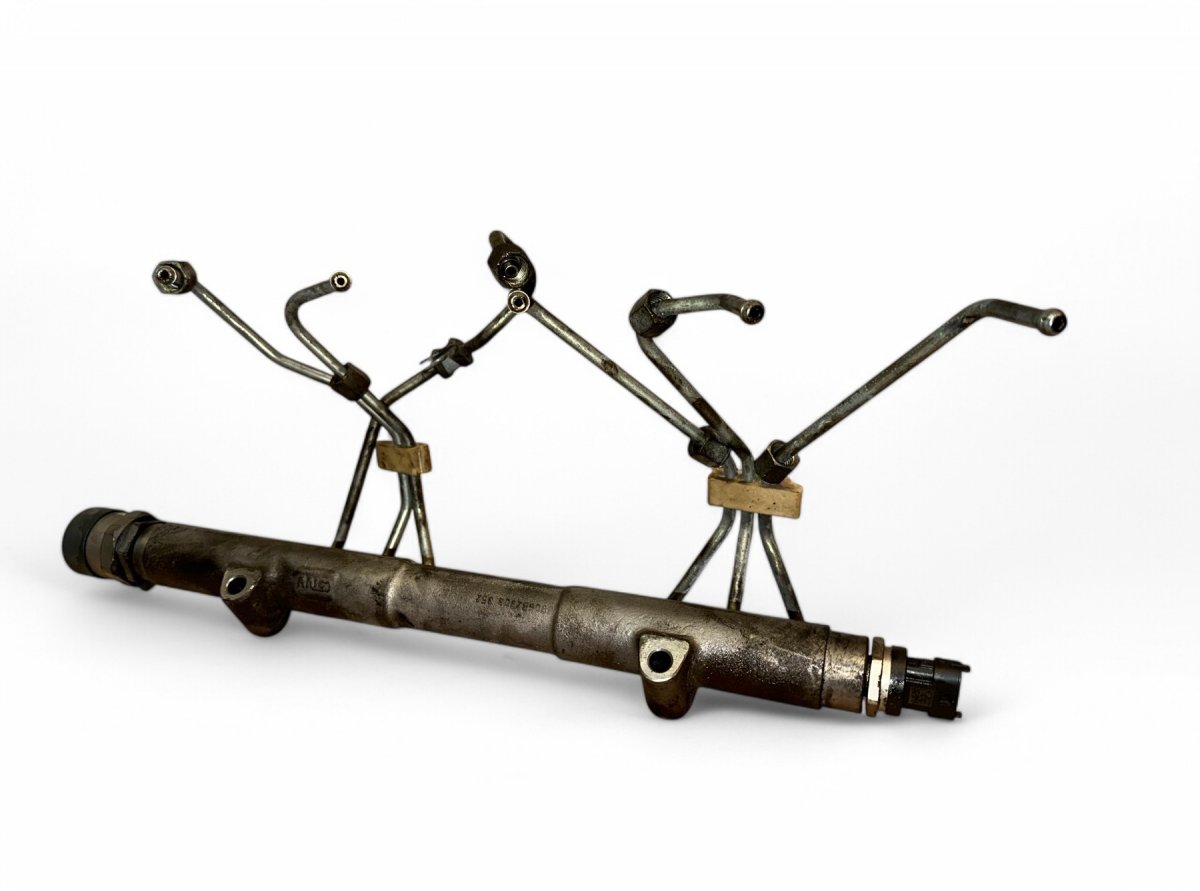 Volvo S80 Fuel Distributor / fuel rail Fuel distributor / fuel rail — VOLVO S80 (II AS...