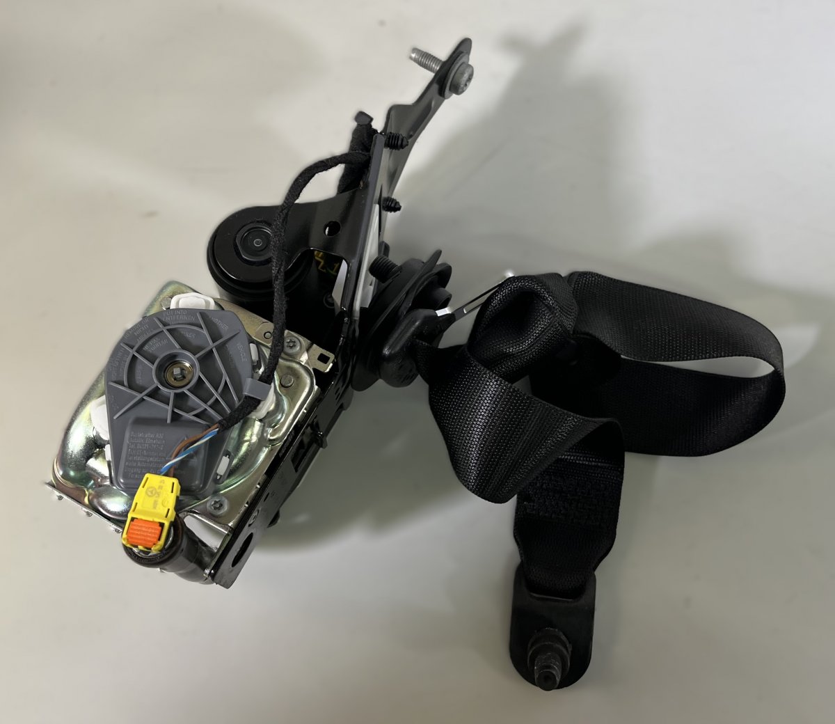 Mercedes-Benz A (W176) Seat belt — front left Seat belt — front left — MERCEDES-BENZ B-CLASS ...