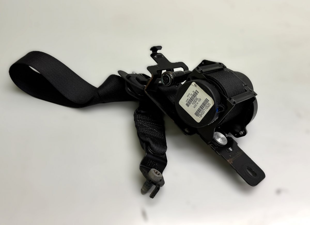Chrysler 300 Seat belt — front right Seat belt — front right — CHRYSLER 300C II (201...